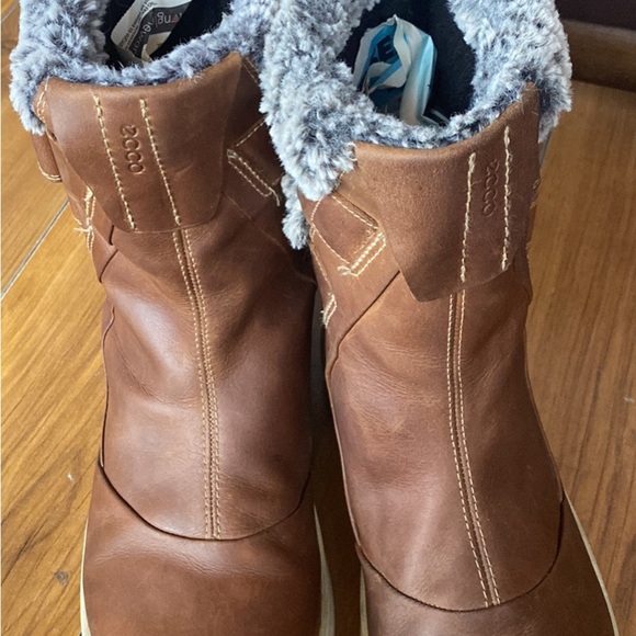 Ecco Noyce Insulated Leather Winter Boots - Picture 8 of 10